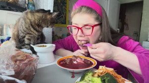 РУССКИЙ МУКБАНГ БОРЩ ИРИНА КОСТЫЛЕВА ЧЕЛОВЕНК ФЕНОМЕН 😁 СВИНОЖОР