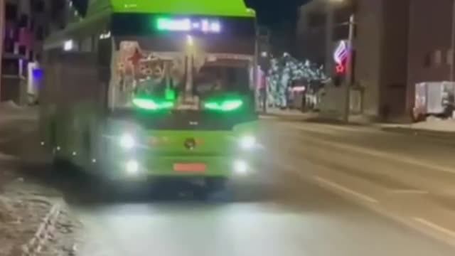 Автобус с глазками заметили в Кургане смотреть онлайн