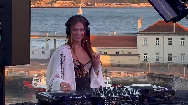 Ddariahot — Afro House, Indie Dance Porto de Alcantra