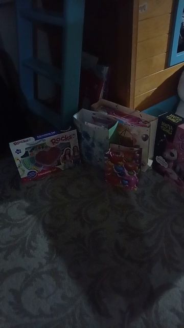 осмотр подарков часть 1