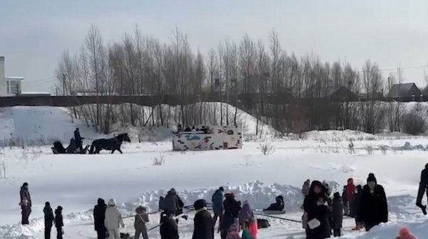 Емеля прокатил детей на печи в уфимском Зубово