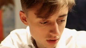 Даниил Дубов непонятно выиграл у Петросяна за 16 ходов_ странная партия