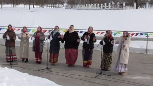Коллектив исполняет народные песни в рамках программы «Широкая Масленица», город Орёл, 2026 год.