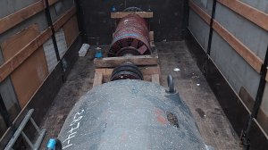 Устанавливаю электрический кран печки. Меняю влагоотделитель. Камаз 4308.