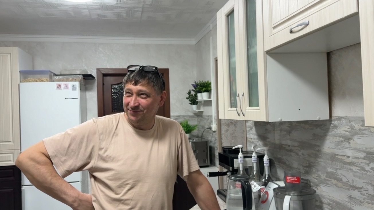 Сшила ФУТБОЛКУ. Начали РАЗБИРАТЬ. Муж опять готовит. смотреть онлайн