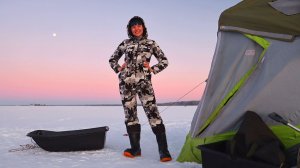 В -30 НА РЫБАЛКЕ! Нашла старые лунки и НОЧУЮ НА ЛЬДУ в палатке!