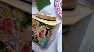 Очень необычный урок английского языка...😳 
Несём ученикам чайные листья! Будем их есть!😳😳😳