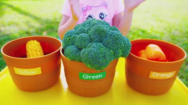 Magic Colored fruits and vegetables grow up by Like Nastya смотреть онлайн