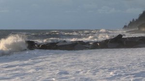В Сочи вчера был штиль, а сегодня шторм на Чёрном море 🌊.