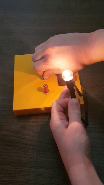 подключаю лампочку эксперименты