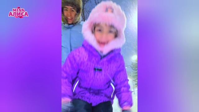 Следите за приключениями Алисы — путешествуйте с ней в реальности и цифровом мире смотреть онлайн