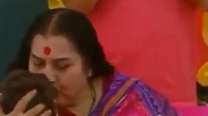 Шри Матаджи и дети. Благословения и поцелуи, Нирмал :чистая любовь.❤️