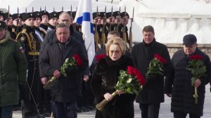 Память тех, кто отдал жизнь за Родину, почтила спикер Совета Федерации Валентина Матвиенко.