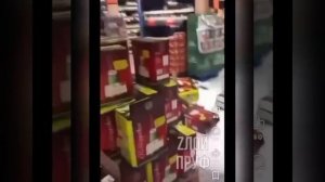 В Немецком Альтенбурге мигранту не понравилось, супермаркете нет ничего бесплатной для мигрантов