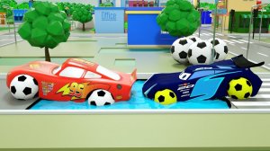 Сборка футбольного мяча Молния Маккуин на колесах - обучающее 3D-видео для малышей