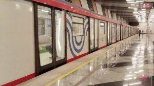 московское метро на станции Геннерала Тюленева.