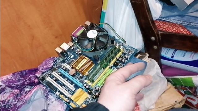 Как я зарабатываю лазая по мусоркам Питера? Dumpster Diving смотреть онлайн