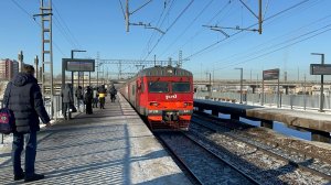 «Разные шрифты на головах!» Электропоезд ЭТ2М-045 на пл.Сортировочная и ст.Тосно, 2026 год