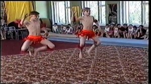 Индейцы в спортзале