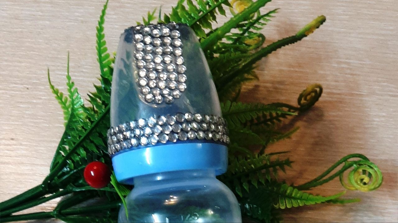 МК. Инкрустация стразами бутылочку для новорожденных