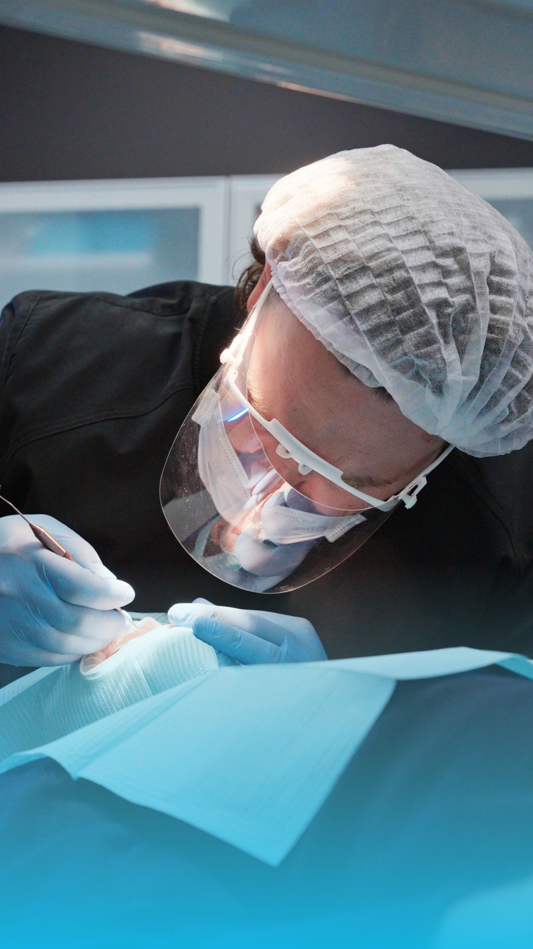 Каждый день они делают больше, чем просто лечат зубы — создают здоровые и красивые улыбки. Каждый день они делают больше, чем просто лечат зубы — создают здоровые и красивые улыбки.