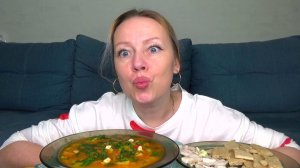 Мукбанг щи с квашеной капустой, сало с горчицкой. Еда вкуснота.