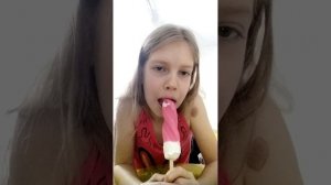 пробую лабубу мороженое с шариками!