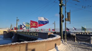 Санкт-Петербург. Солнечный праздничный день.