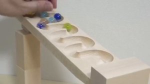 Разные шарики торопятся в машинку, чтобы уехать отдыхать. Видео для детей. #дети #видеодлядетей