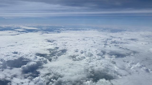 Пролетаем над облаками ✈️ смотреть онлайн