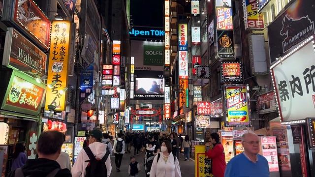 Токио от дня до ночи 🌆 Прогулка из центра в квартал ночной жизни 🚶♂️✨ смотреть онлайн