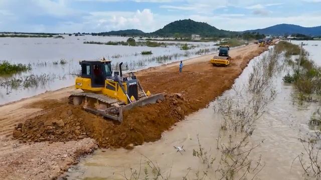 Emergency Action! Rebuilding Flooded Road Using Bulldozer Push Soil and Dump Truck Transport Soil смотреть онлайн