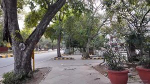 Walking in New Delhi 2026 - Traffic & City Life on Delhi Roads (Walking Tour)