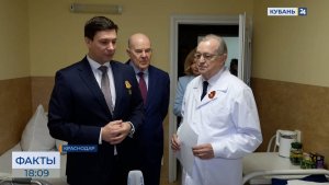 Александр Руденко посетил госпиталь ветеранов в День защитника Отечества