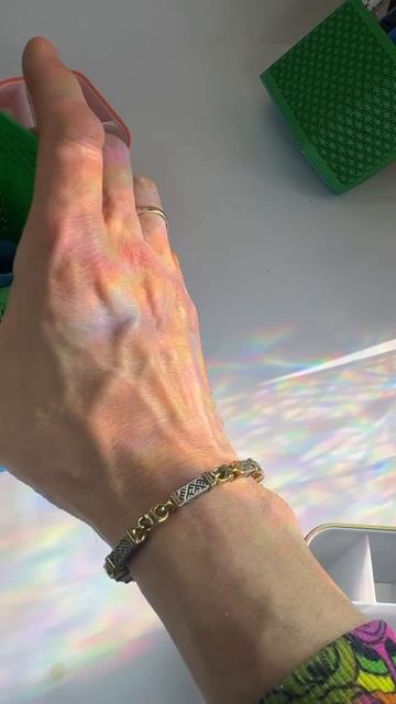 Яркий 3D-органайзер с градиентным эффектом