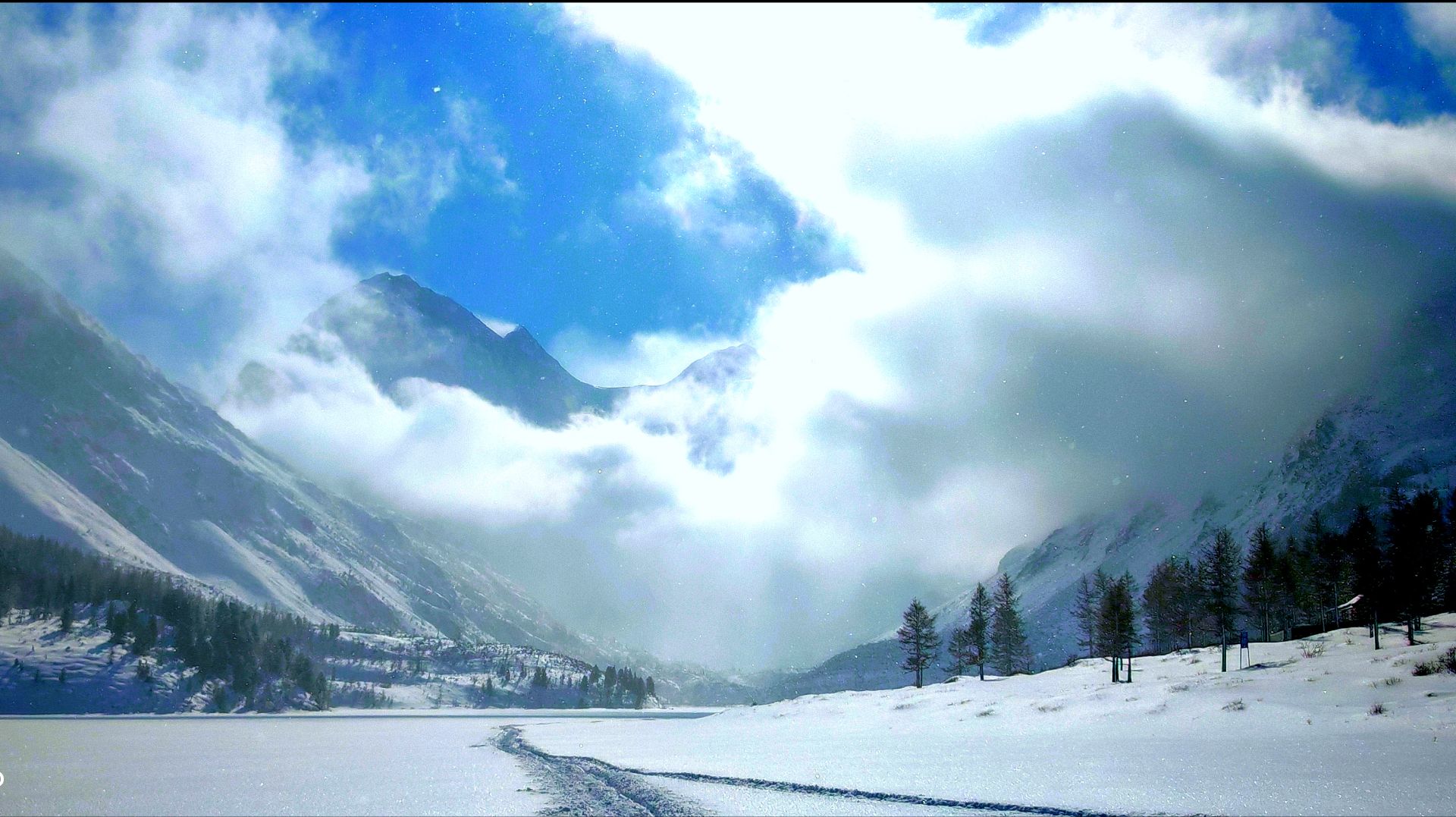 Белуха в феврале: беговое приключение с ребенком к ледяному сердцу Алтая ❄️🏔️ смотреть онлайн