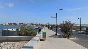 Длинная набережная пляжа Курум!