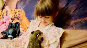 Мы стараемся НЕ РАССТРАИВАТЬ Ангелину, она решила что кошечка МонаЛиза УШЛА НА РАБОТУ!