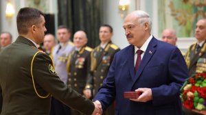 Лукашенко вручил государственные награды и генеральские погоны офицерам в День защитника Отечества