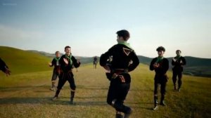 Гулинур & Бобурбек Арапбаев - Осмонда қушлар учади