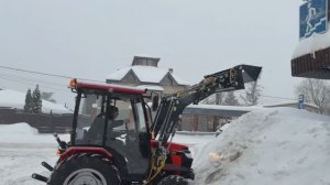 Аналог МТЗ 320. Для уборки и других задач.