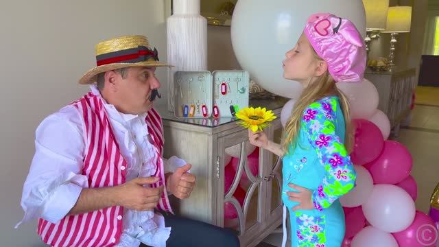 Funny hotel toy story with Daddy смотреть онлайн