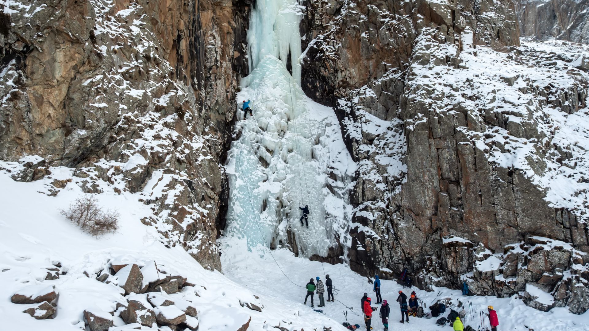 Ледовые занятия на водопаде Ак-Сай