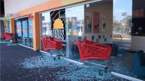 Российские туристы рассказали о поджогах и беспорядках в Мексике