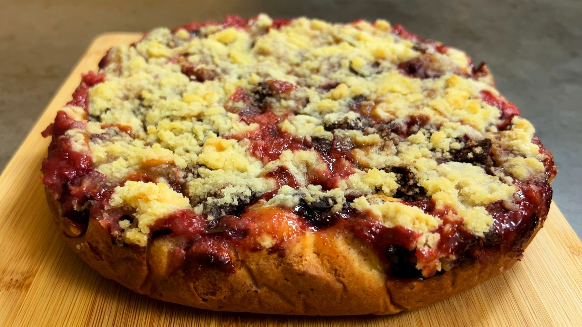 Никакой возни с тестом! Самый быстрый пирог к чаю (можно даже из замороженной сливы). смотреть онлайн