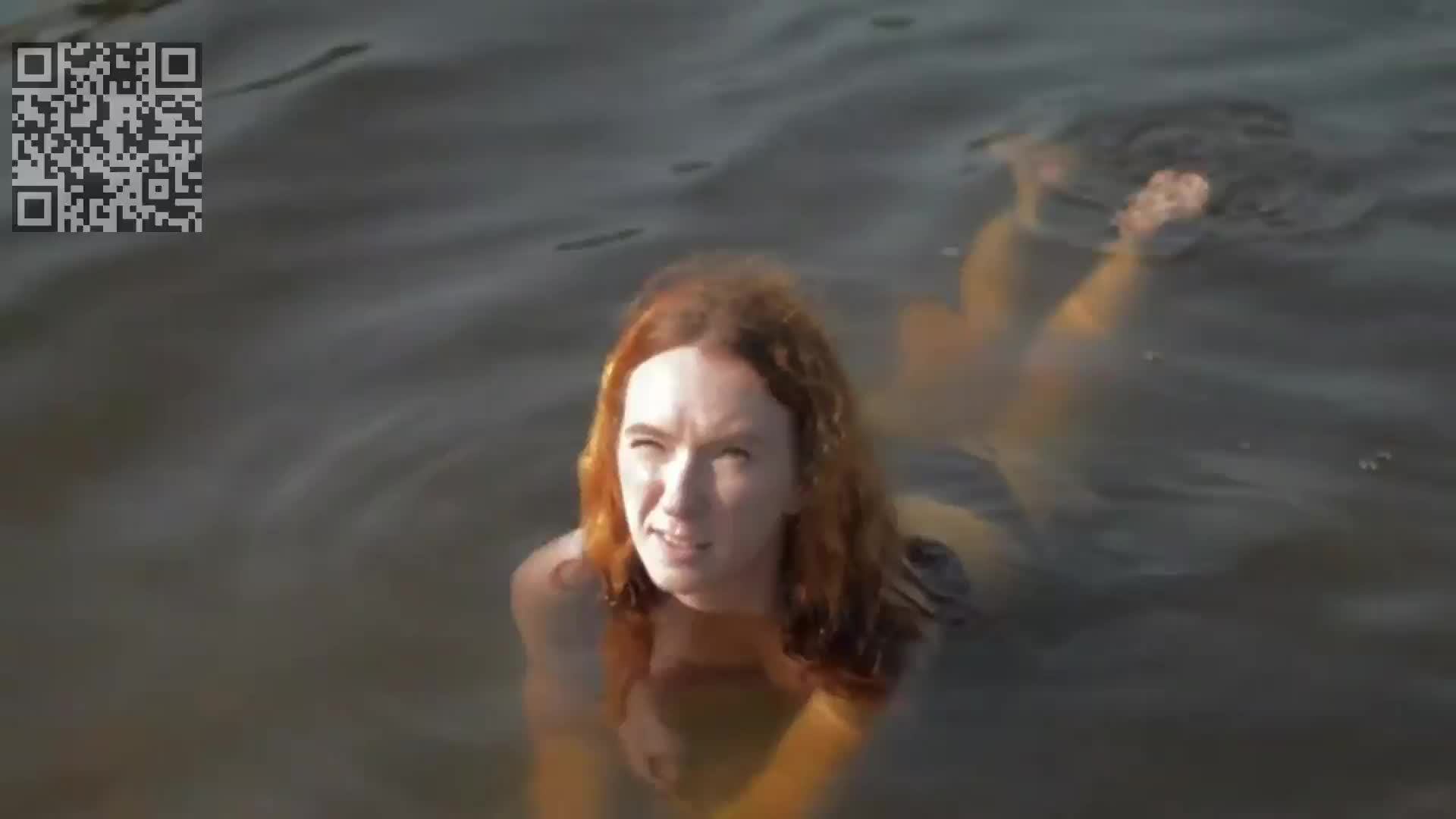 Девушка в купальнике и в воде смотреть онлайн