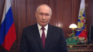 Владимир Путин в поздравлении отдельно обратился к тем, кто сейчас защищает интересы Родины.