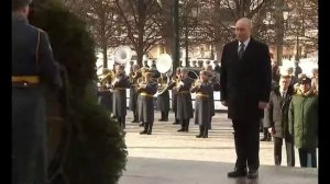 Владимир Путин возложил цветы к Могиле Неизвестного Солдата в День защитника Отечества