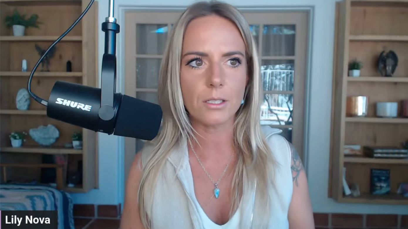 Космический контакт и раскрытие, кадры контакта и космические послания. Лили Нова смотреть онлайн