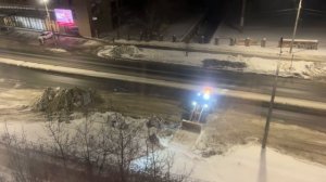Фронтальный погрузчик работает в Самаре